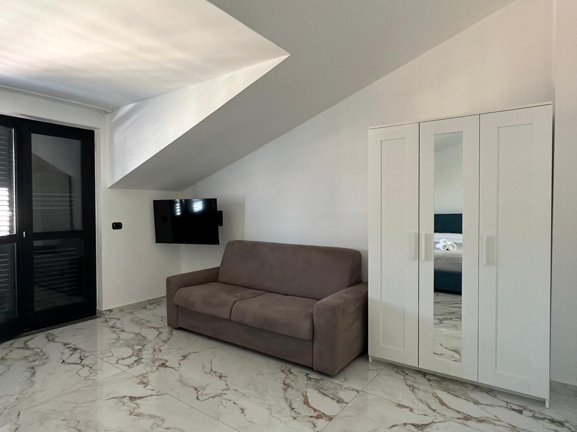 Alba Exclusive Place Hotel Bianco Buitenkant foto